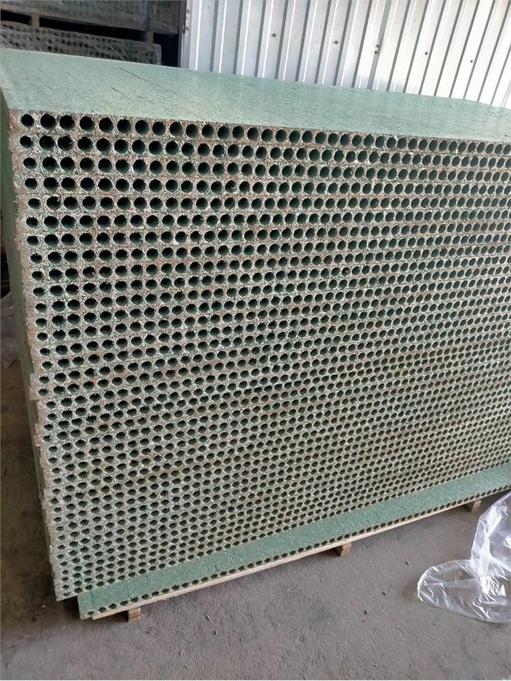 Panneau de particules creux