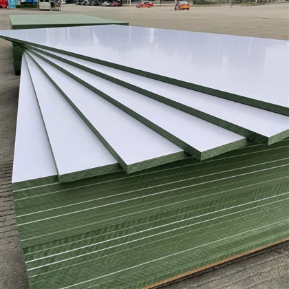 MDF laminé en mélamine à grande taille pour l'armoire